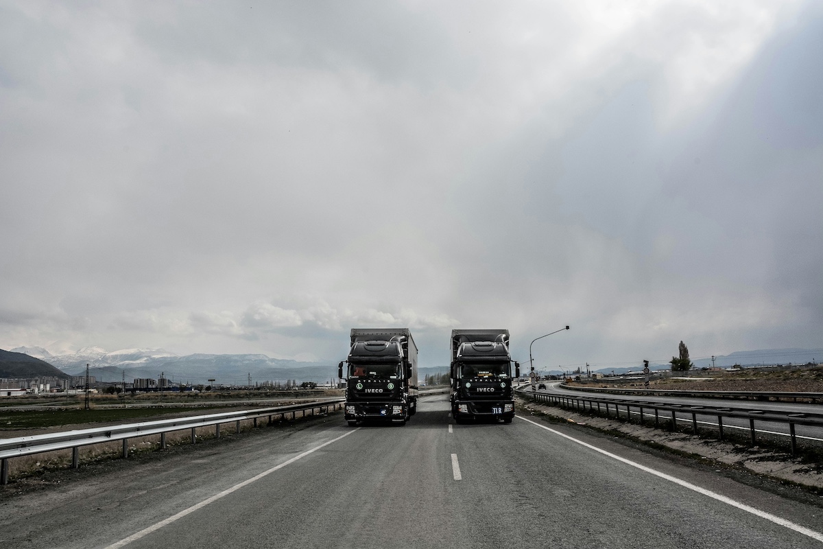Iveco envisage la scission de sa division d&eacute;fense, entra&icirc;nant une hausse historique de son action en bourse